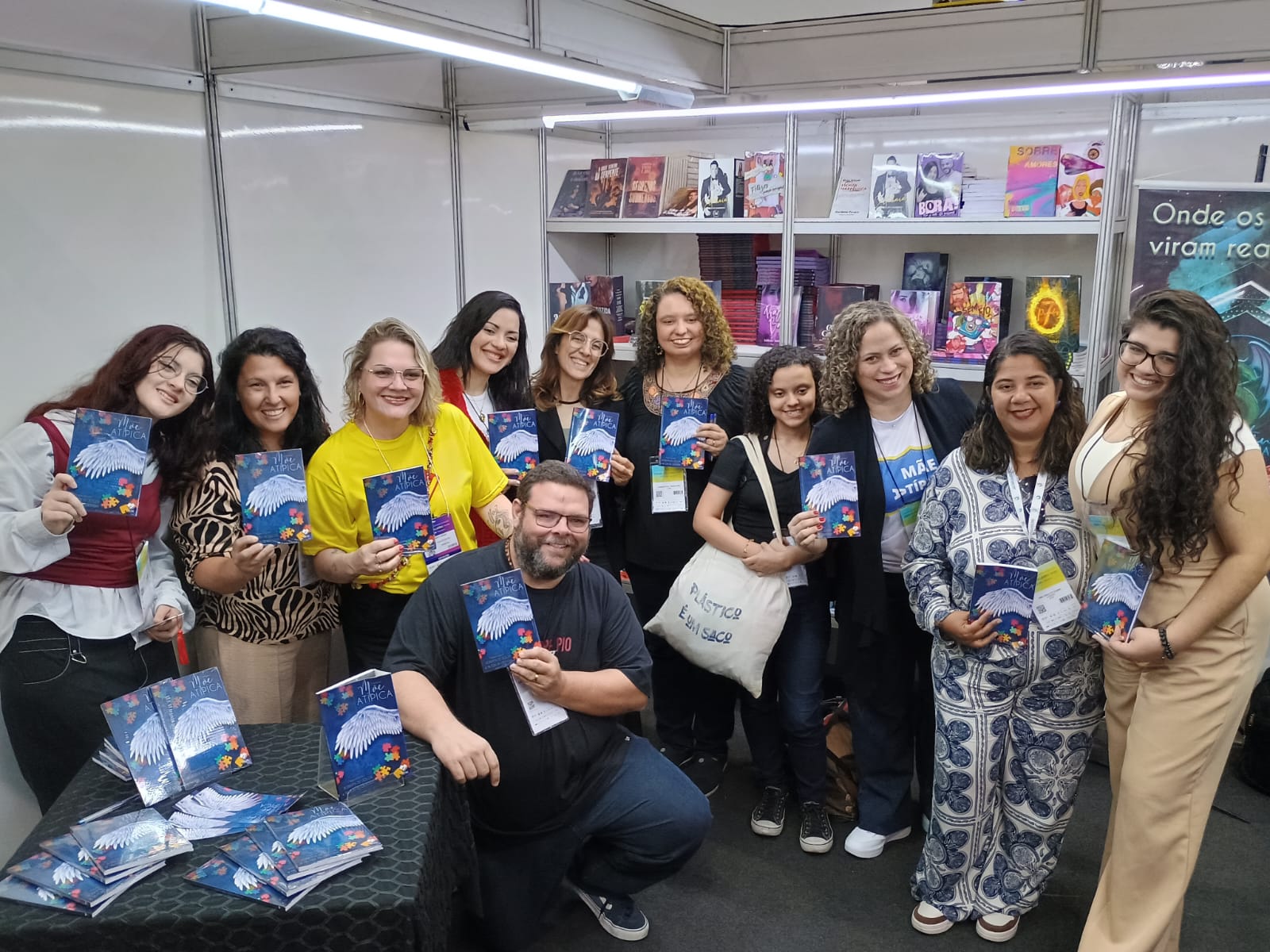 Foto do lançamento do volume 1 de Mães Atípicas